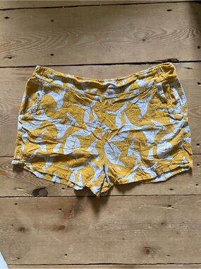 Nine West Yellow and White Leaf-Print Casual Shorts